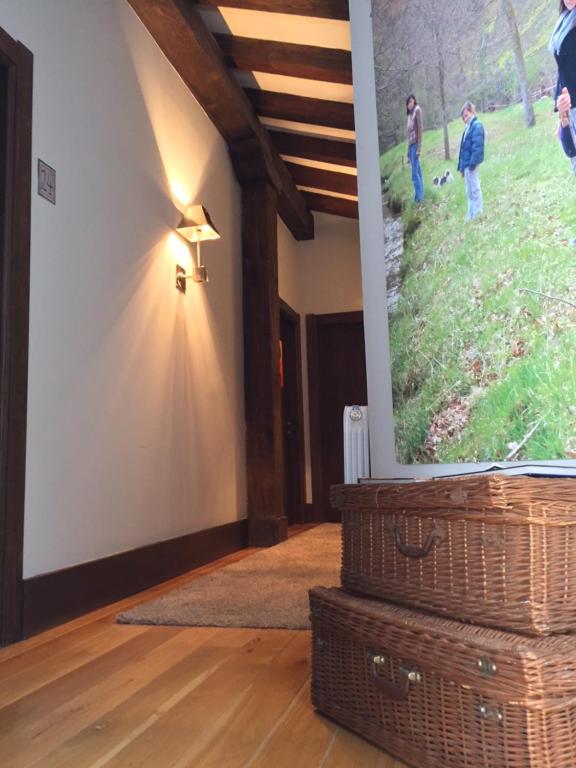 TV a/nebo společenská místnost v ubytování Posada Real Torre Berrueza