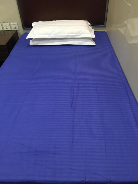 Postel nebo postele na pokoji v ubytování Kowloon YOUTH Village Tsim Sha Tsui 九龙青年公寓