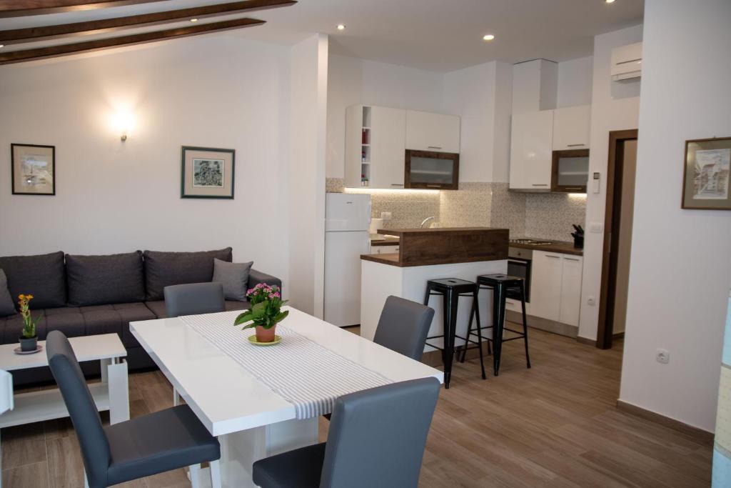 Posedenie v ubytovaní Beachfront Apartments Don