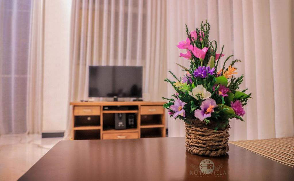 TV a/nebo společenská místnost v ubytování Ruth Villa
