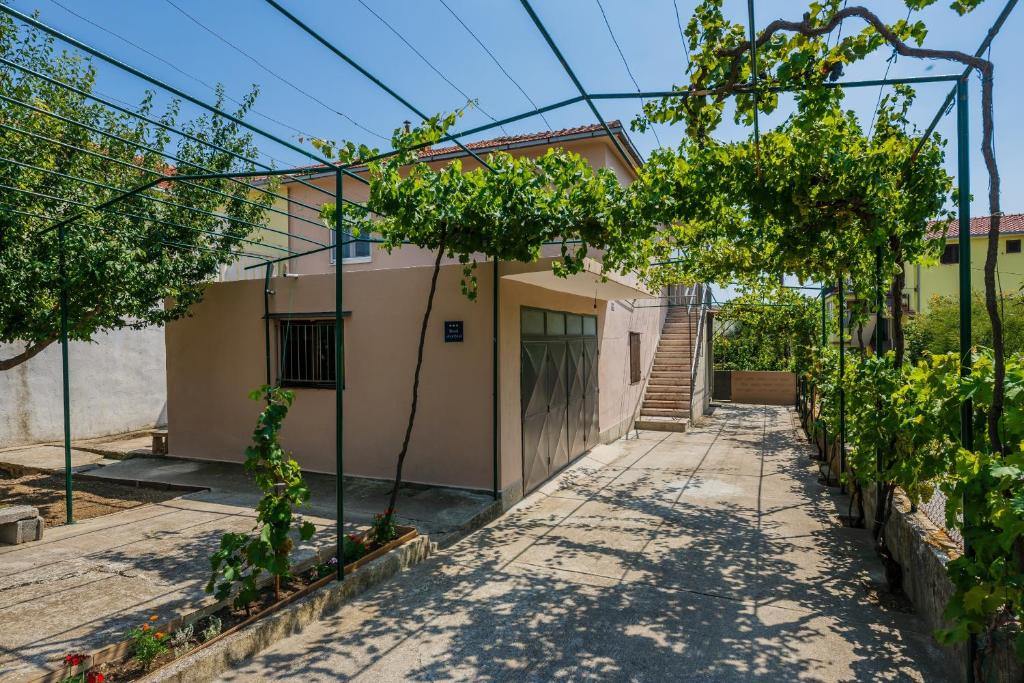 Budova, v ktorej sa apartmán nachádza