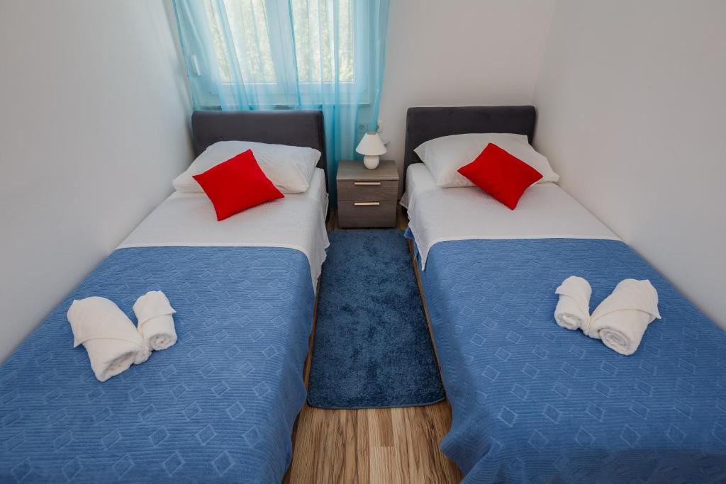 Posteľ alebo postele v izbe v ubytovaní Apartman Adriatic