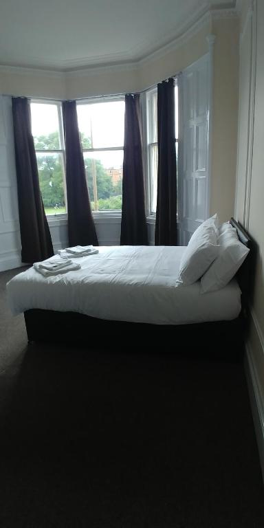 Mayfair Guest House - Triple Room With Shared Bathroom