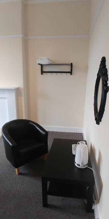 Mayfair Guest House - Double Room With Shared Bathroom