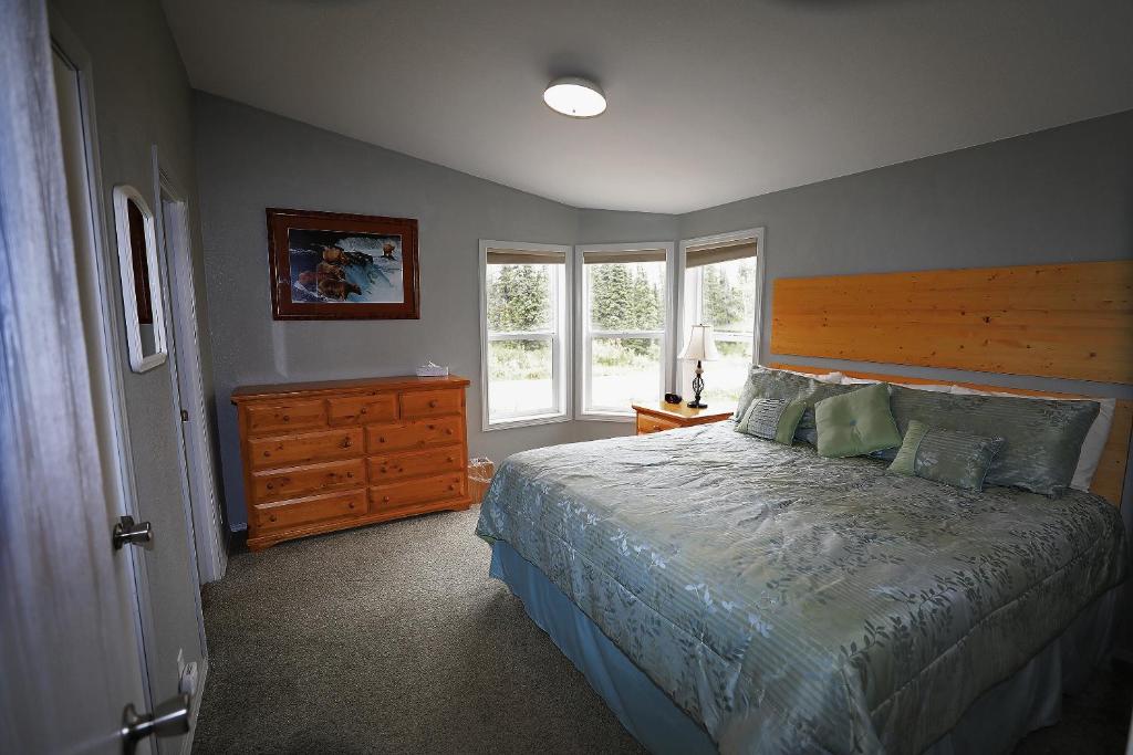 Denali Tri-Valley Cabins - Three-Bedroom House