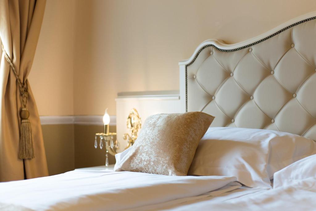 Central Square Heritage Hotel - 6