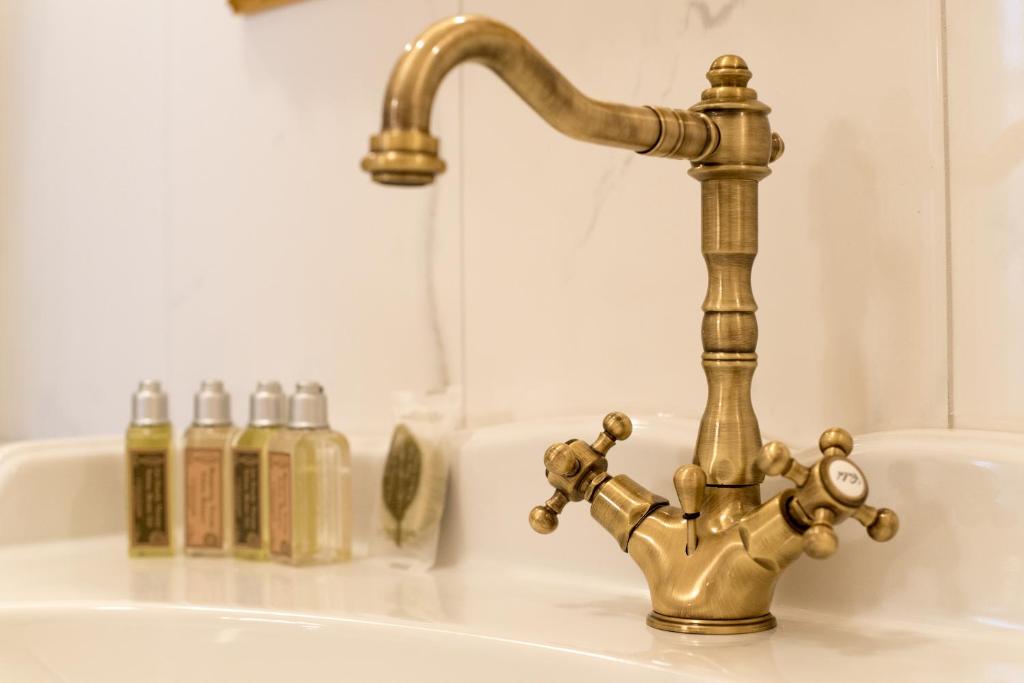 Central Square Heritage Hotel - 9