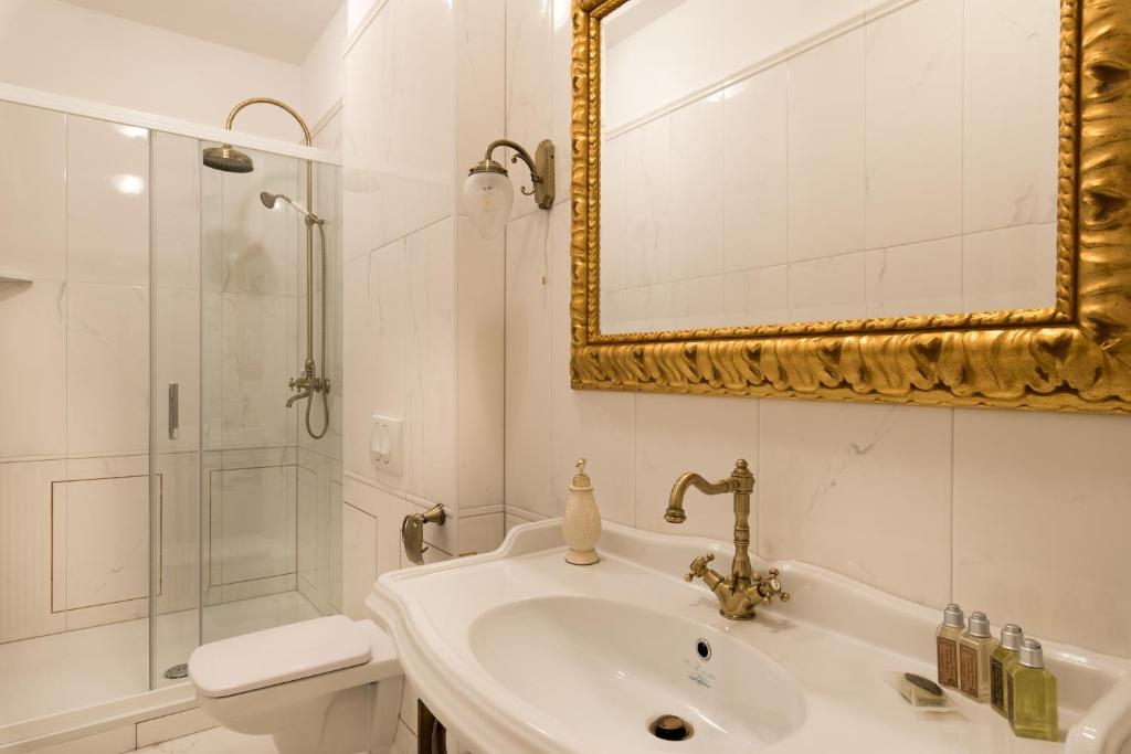 Central Square Heritage Hotel - 10