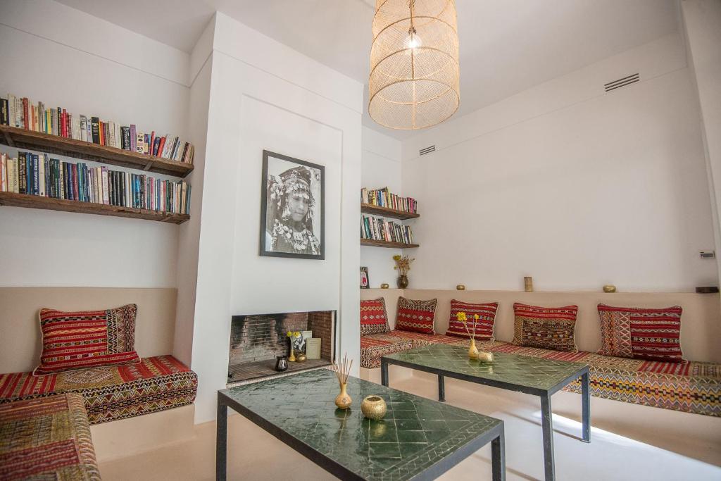 Uma área de estar em Riad Alia
