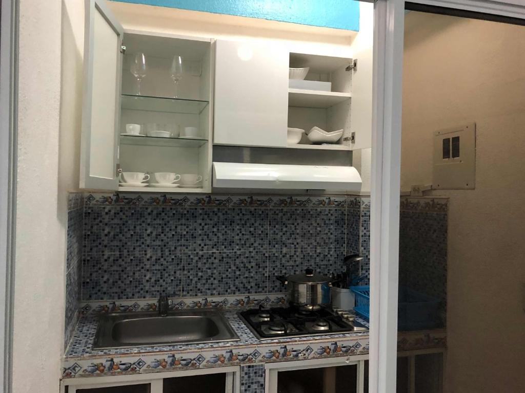 Kuchyň nebo kuchyňský kout v ubytování Aparta Hotel Azzurra
