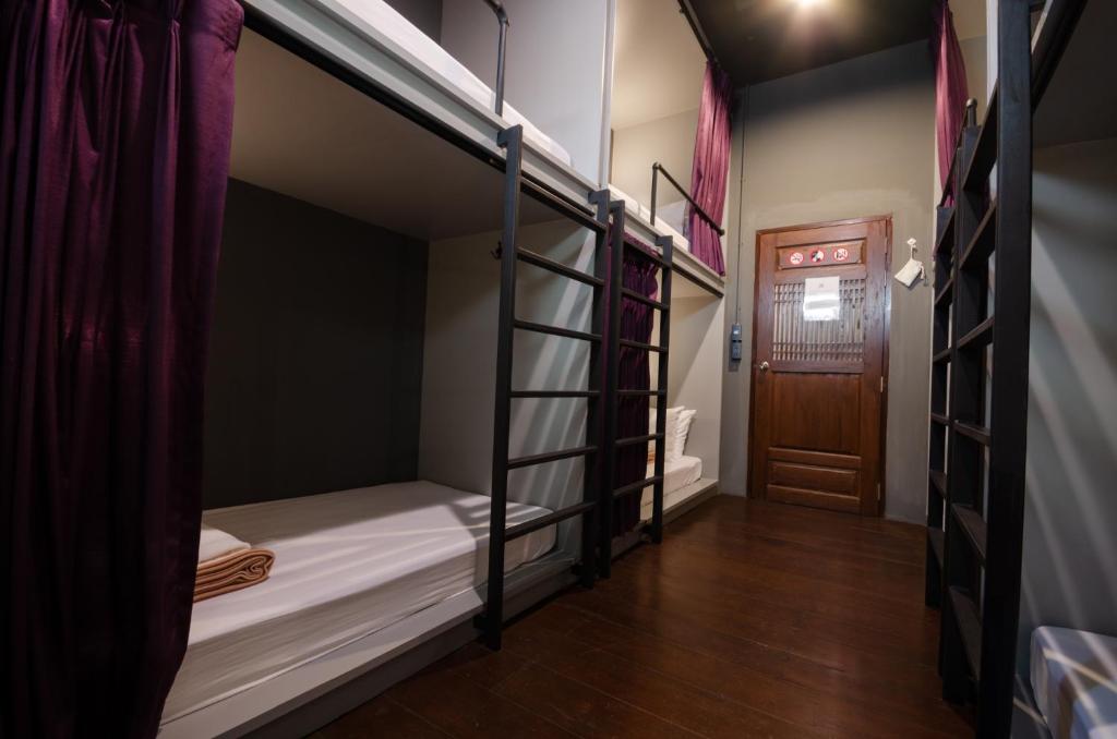 Giường trong phòng chung tại Tian Tian Hostel