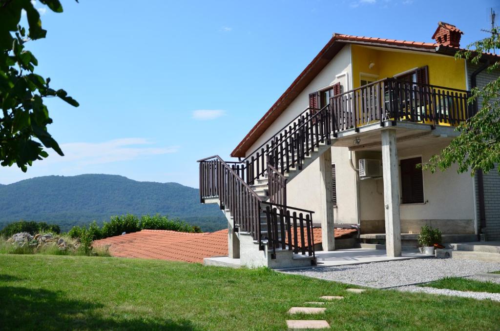 Nespecifikovaný výhled na hory nebo výhled na hory při pohledu z apartmánu