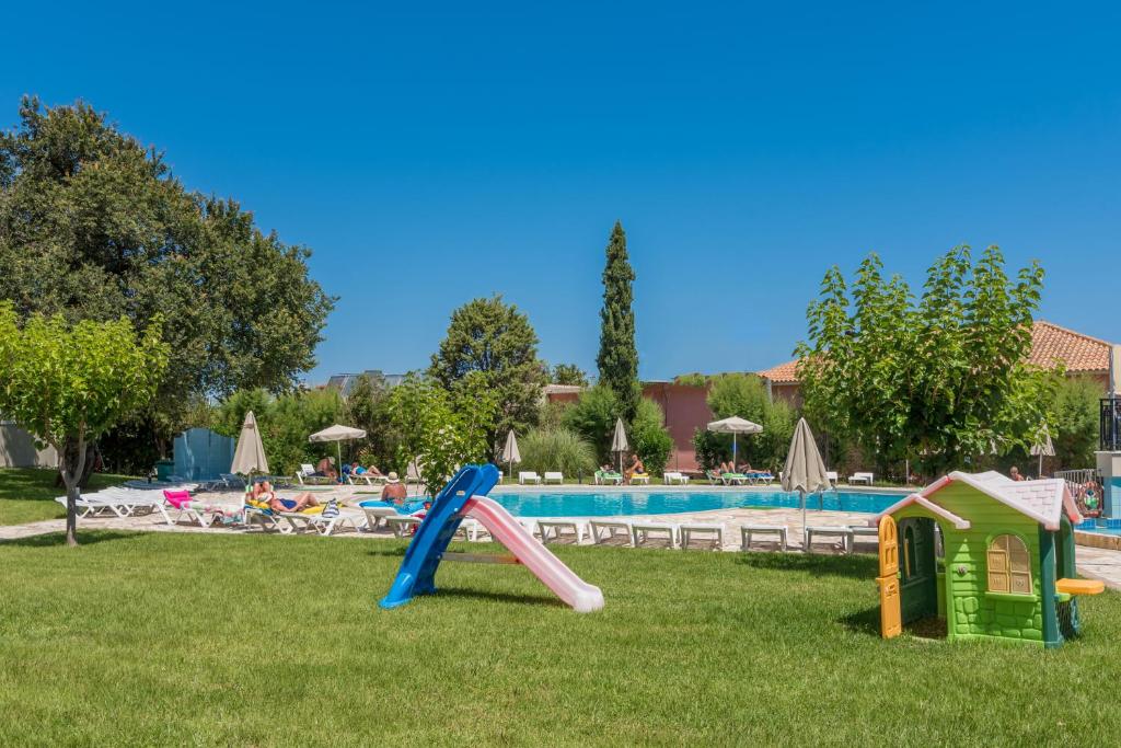 Bazén v ubytování Hotel Palmyra nebo v jeho okolí