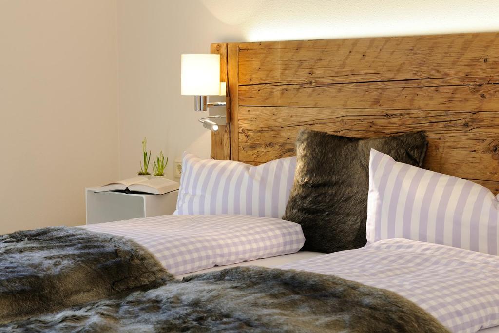 Postel nebo postele na pokoji v ubytování Luxuslodge - Zeit zum Leben