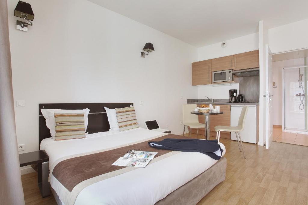 Kuchyň nebo kuchyňský kout v ubytování Appart'hôtel Odalys City - Monaco Les Hauts de la Principauté