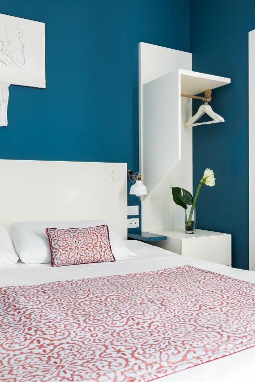 Postel nebo postele na pokoji v ubytování Rarity Suites