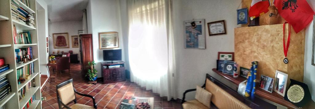 A television and/or entertainment centre at Bed and Breakfast Pieffe