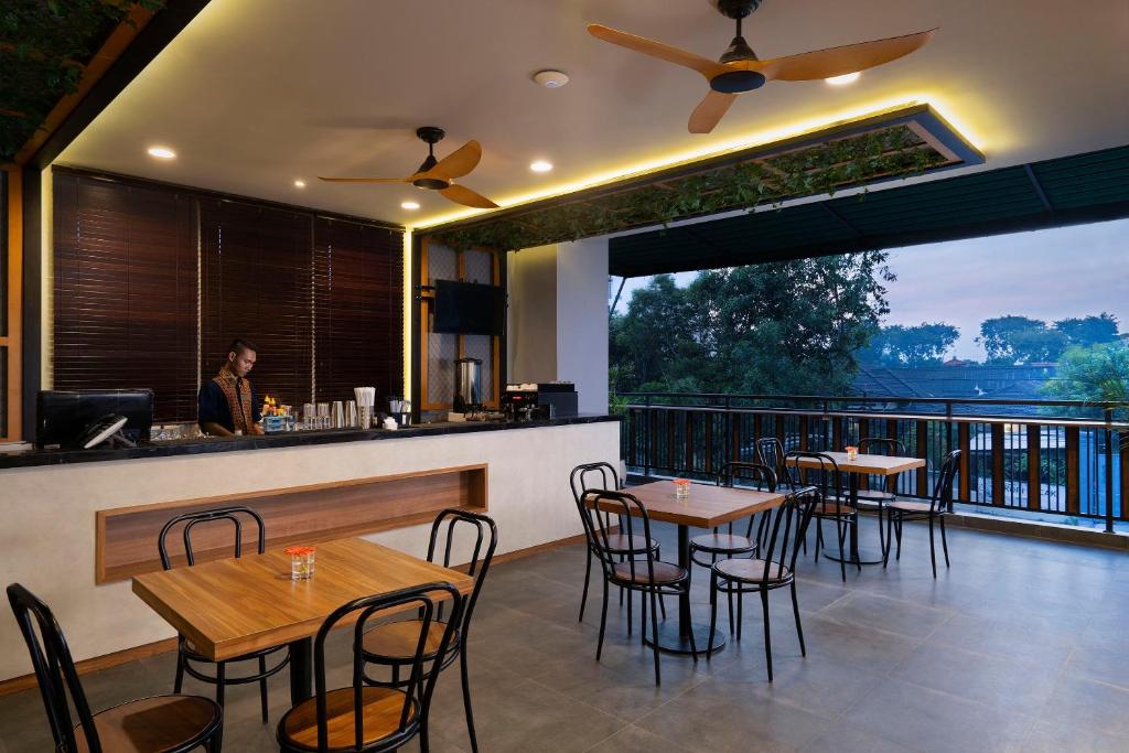 Restaurace v ubytování BATIQA Hotel Darmo - Surabaya
