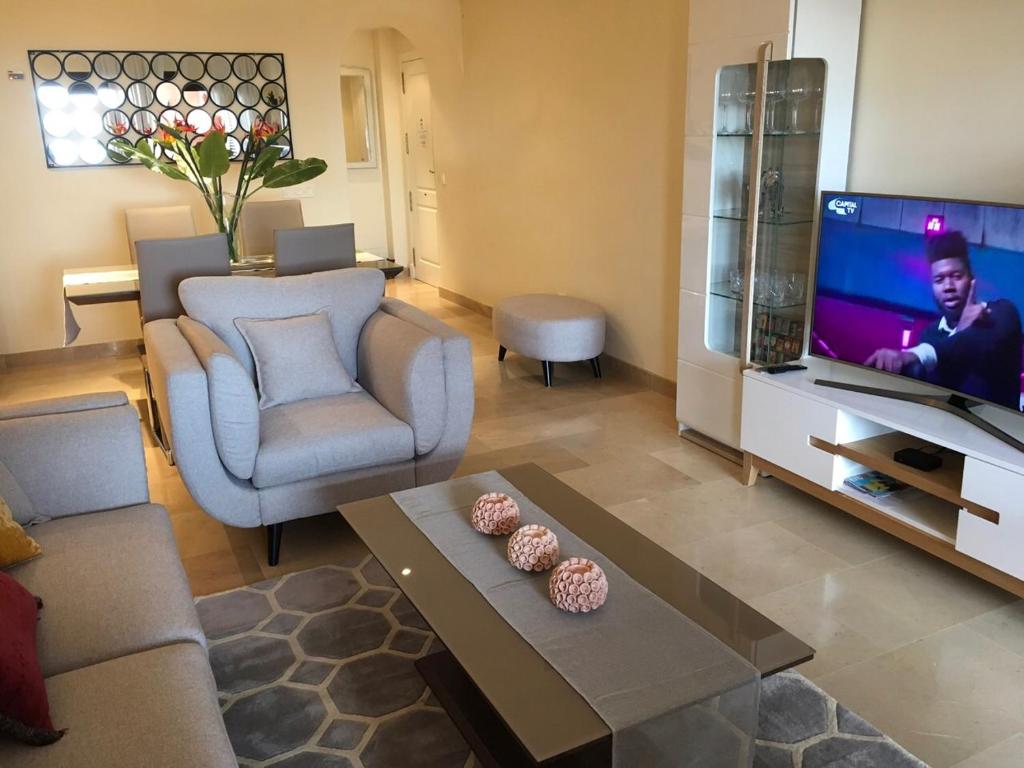 TV a/nebo společenská místnost v ubytování Flamingo Apartment Coto Real La Duquesa