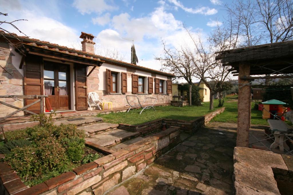 Taman di luar Acacia casetta con giardino