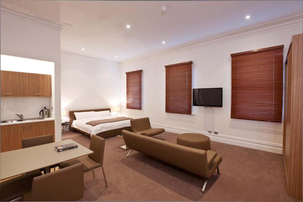 TV a/nebo společenská místnost v ubytování Ikon Hotel