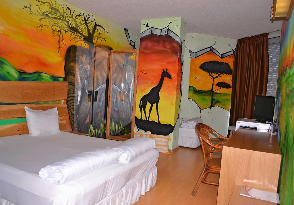 A bed or beds in a room at Art Hotel Simona