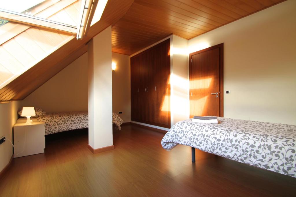 Letto o letti in una camera di Prat del Tirader, Atico en Encamp, Zona Grandvalira