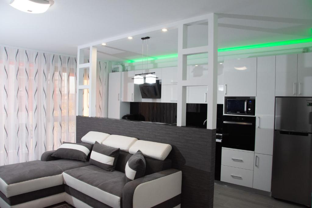 Modern minimalist apartment in Oradea - Housity