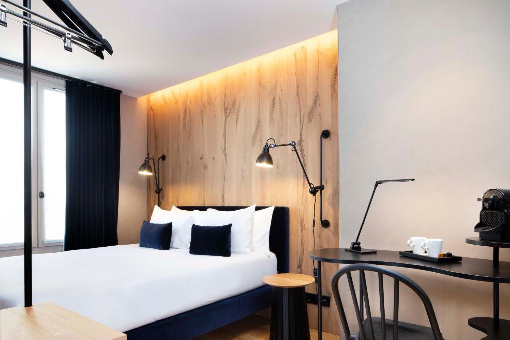 Кровать или кровати в номере Hôtel du Jardin des Plantes
