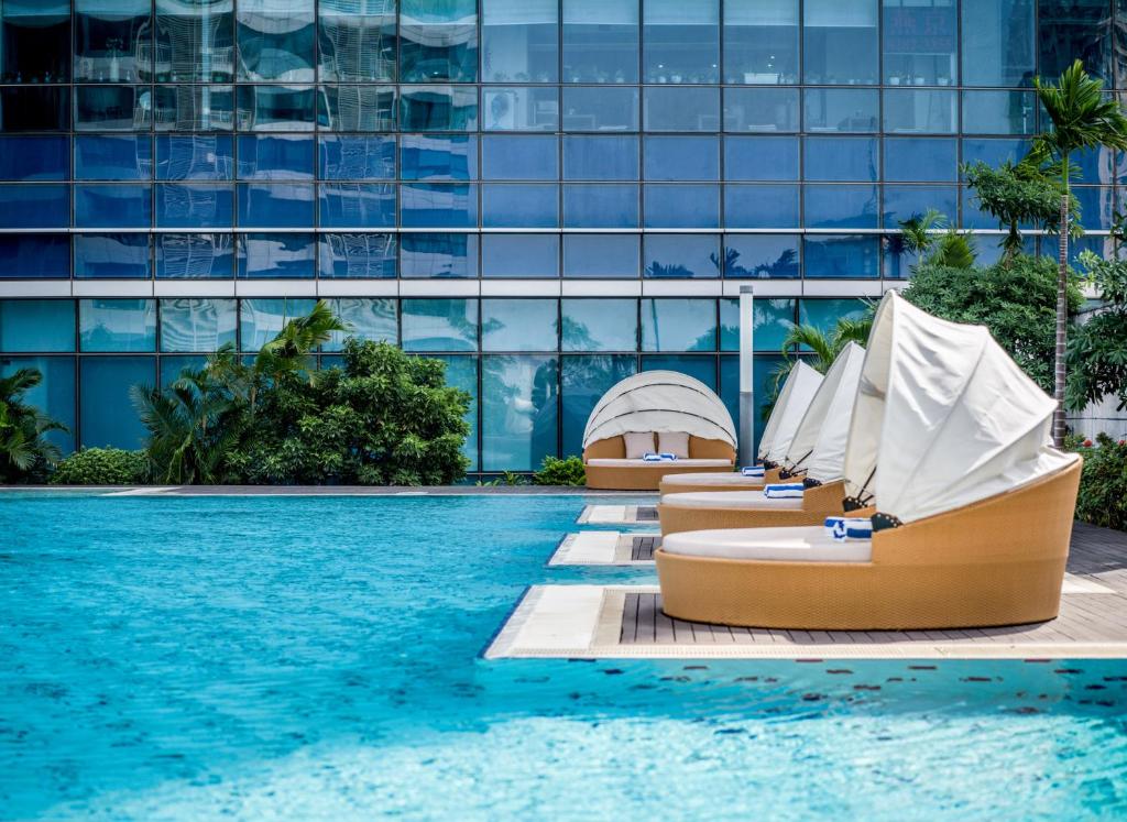 Bazén v ubytování InterContinental Hanoi Landmark72 by IHG nebo v jeho okolí