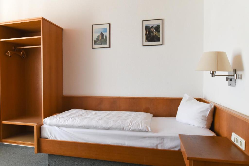 Postel nebo postele na pokoji v ubytování Ducky’s Restaurant | Events | Hotel