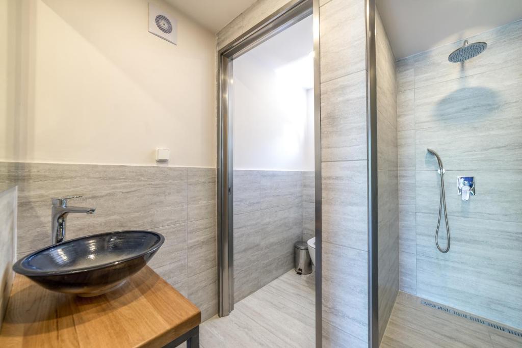 Kúpeľňa v ubytovaní Lemonia Accommodations