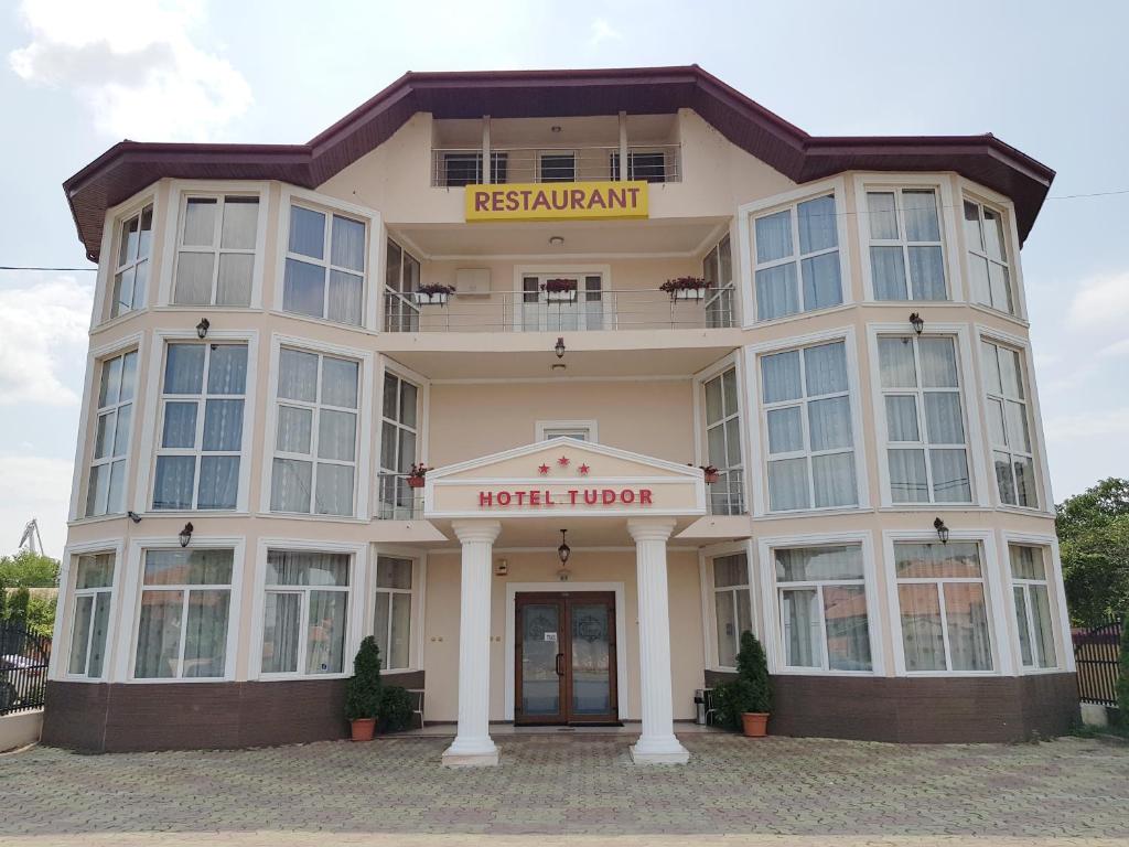 Hotel Tudor, Drobeta-Turnu Severin, Romania - Booking.com