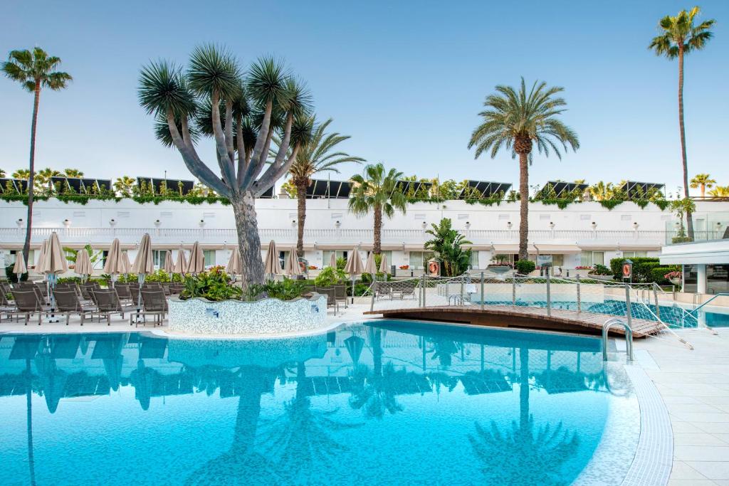 Bazén v ubytování Spring Hotel Vulcano nebo v jeho okolí