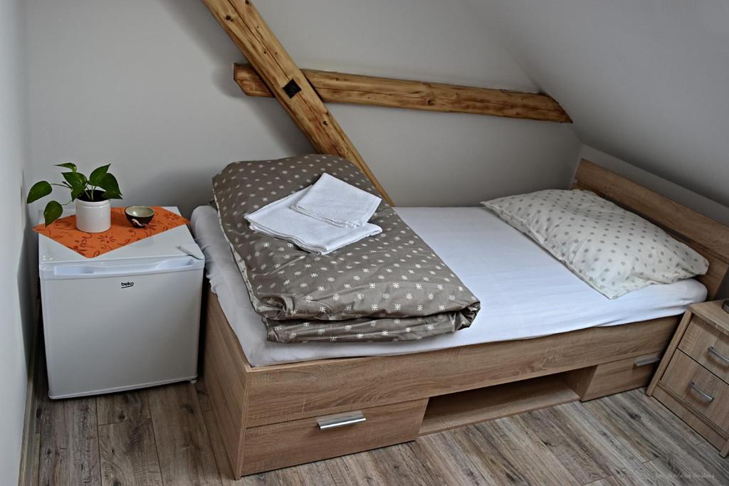 Postel nebo postele na pokoji v ubytování Penzion u Čápa Příbor