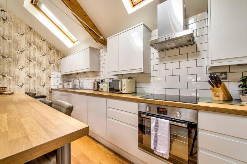 ALTIDO Stunning & Modern 3bedroom Mews House with Parking