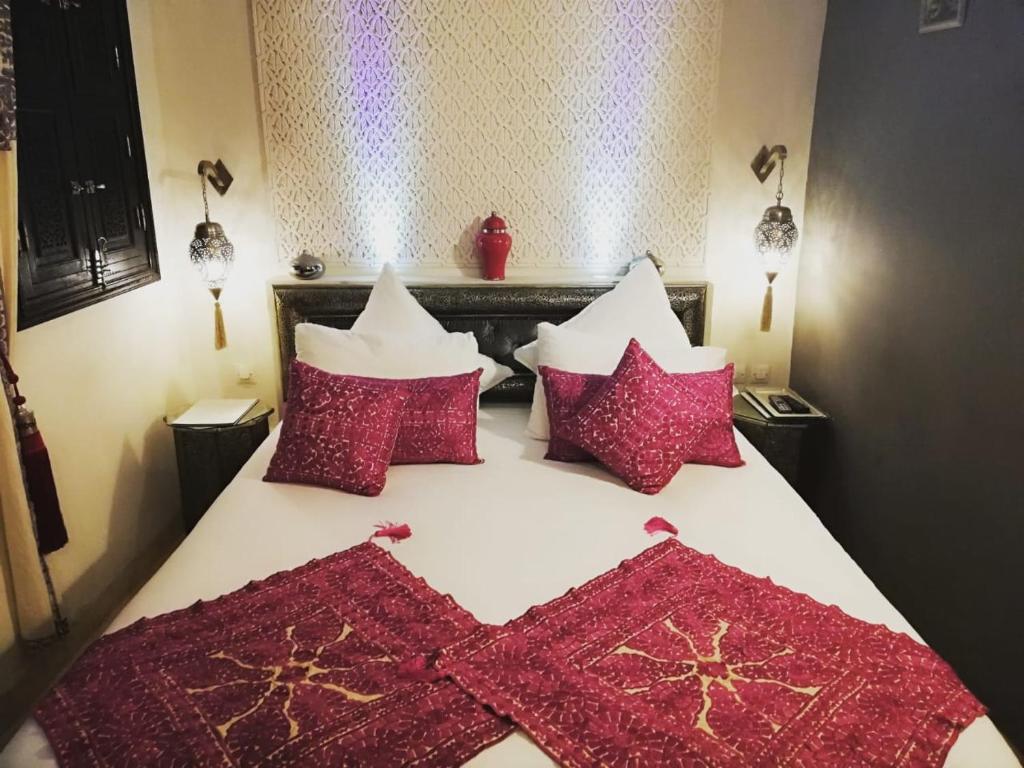 Postel nebo postele na pokoji v ubytování Riad Rêve d'Or