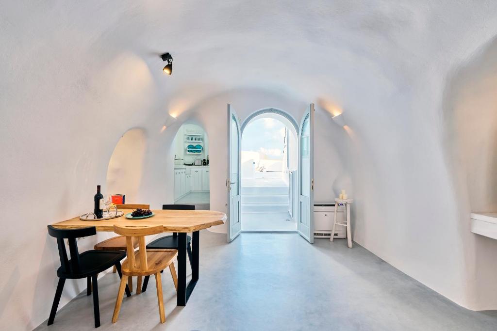 Posezení v ubytování Cave Suite Oia