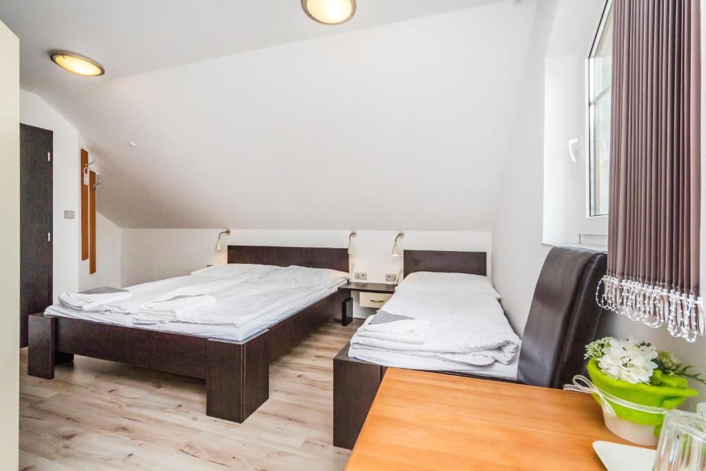 Postel nebo postele na pokoji v ubytování Nová Hospoda - Hotel & Restaurant