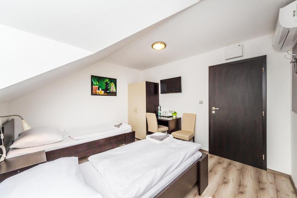 Postel nebo postele na pokoji v ubytování Nová Hospoda - Hotel & Restaurant