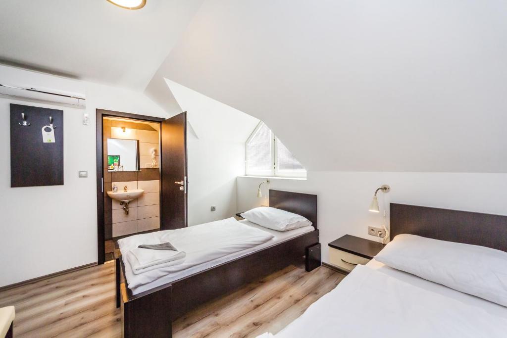 Postel nebo postele na pokoji v ubytování Nová Hospoda - Hotel & Restaurant