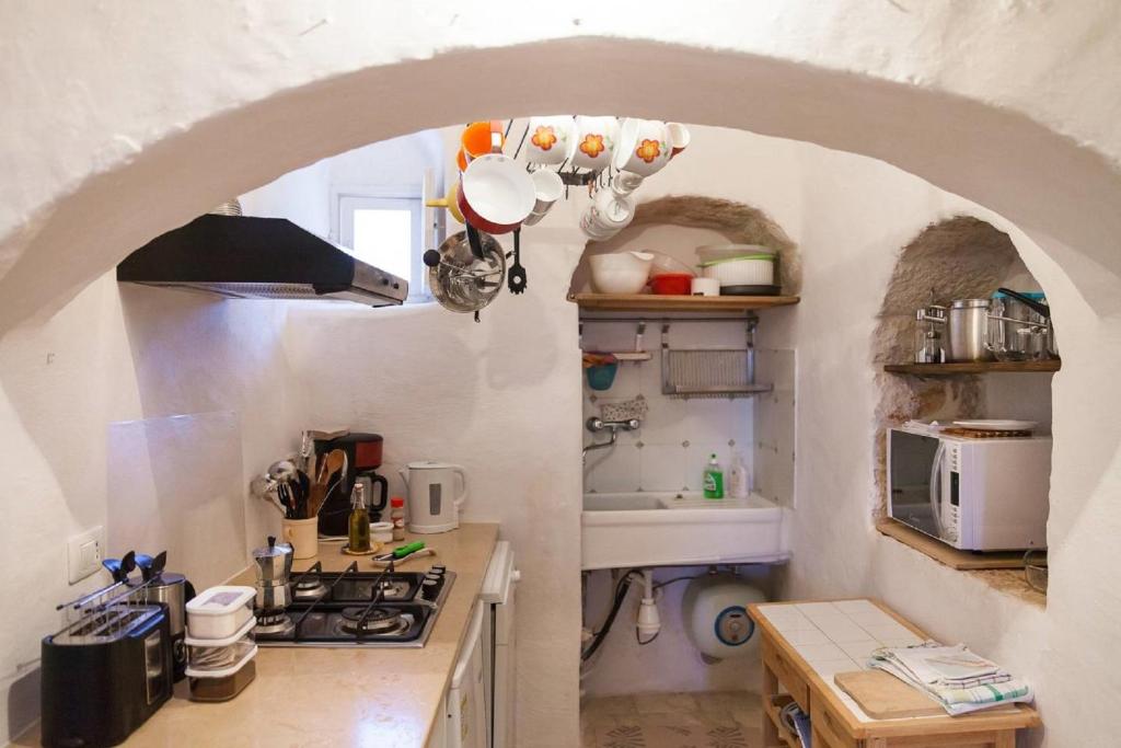 Kuchyň nebo kuchyňský kout v ubytování Trulli e Masseria Ianella