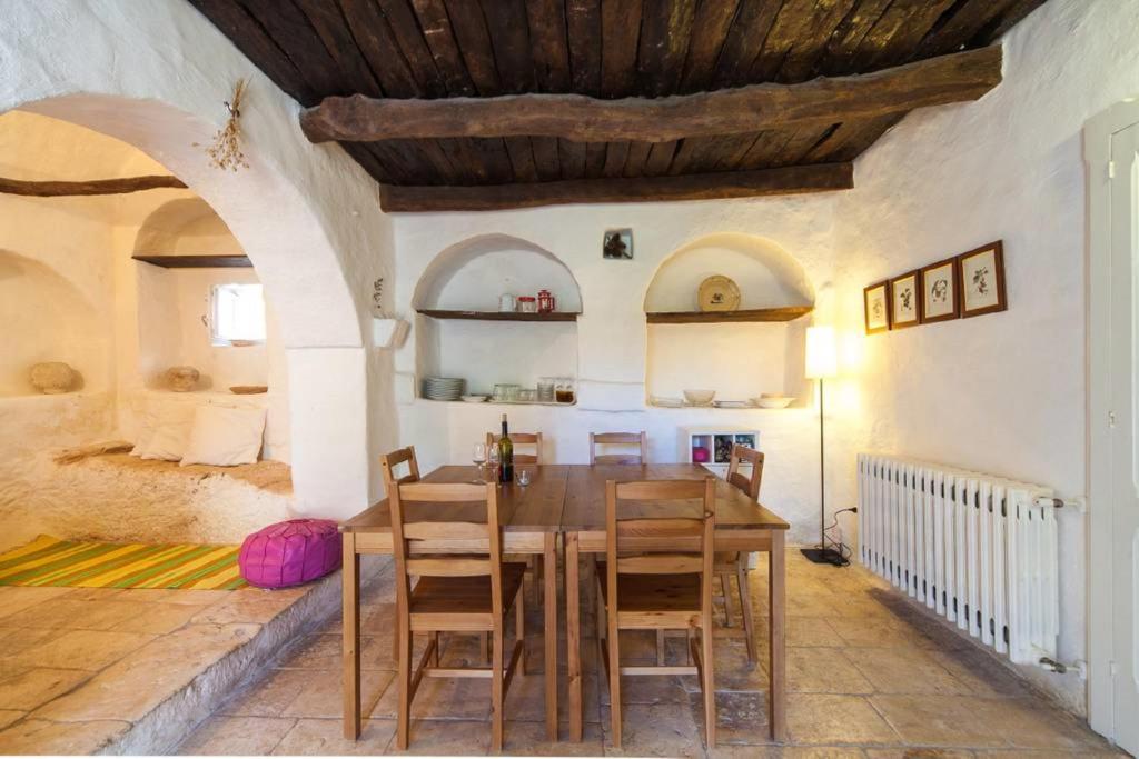 Posezení v ubytování Trulli e Masseria Ianella