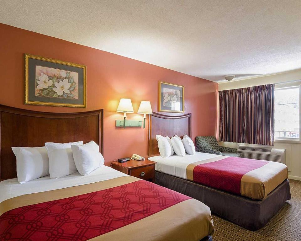 Econo Lodge Charlottesville North - University Area - Doppelzimmer Mit Zwei Doppelbetten – Raucher