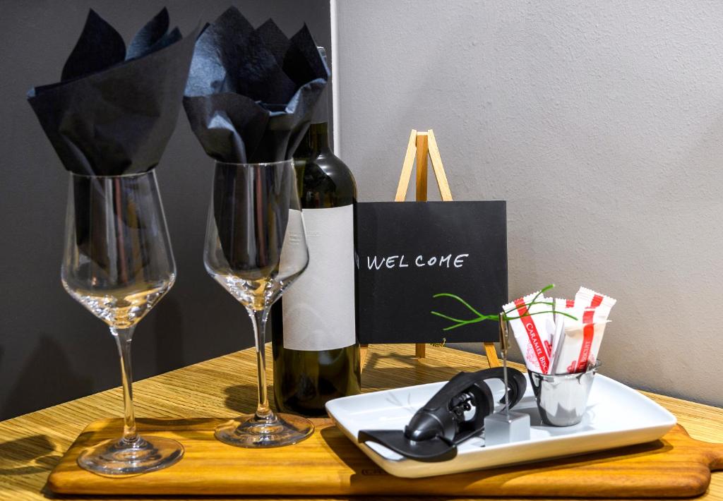 Split Industrial Design Rooms - 18