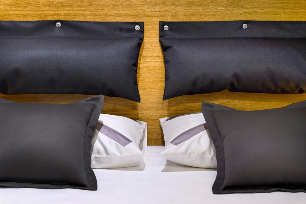 Split Industrial Design Rooms - 15