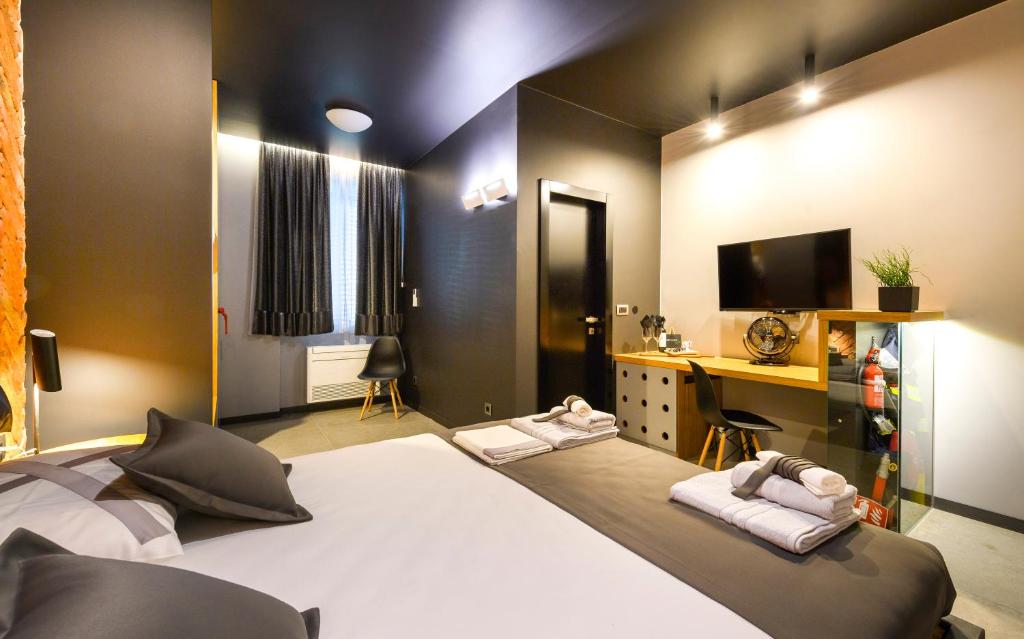 Split Industrial Design Rooms - 3