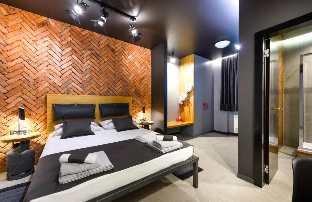 Split Industrial Design Rooms - 2