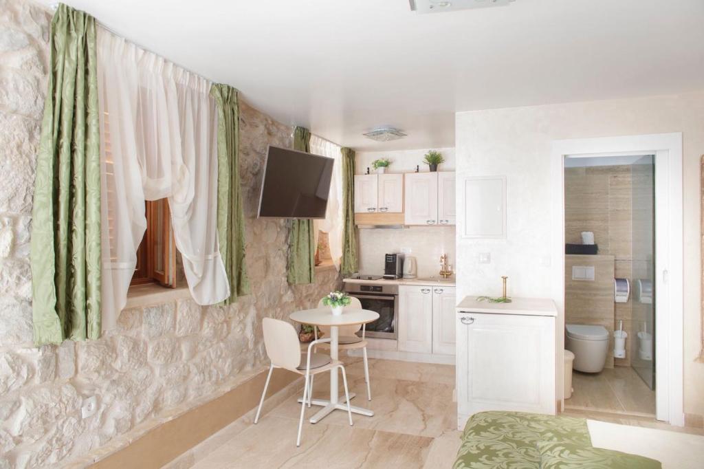 Kuchyňa alebo kuchynka v ubytovaní Luxury View Marjan