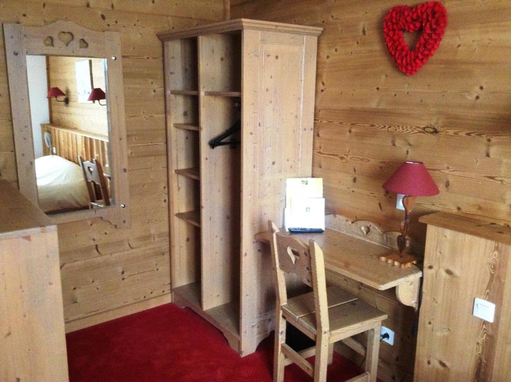 Postel nebo postele na pokoji v ubytování Logis Le Pont de Champ
